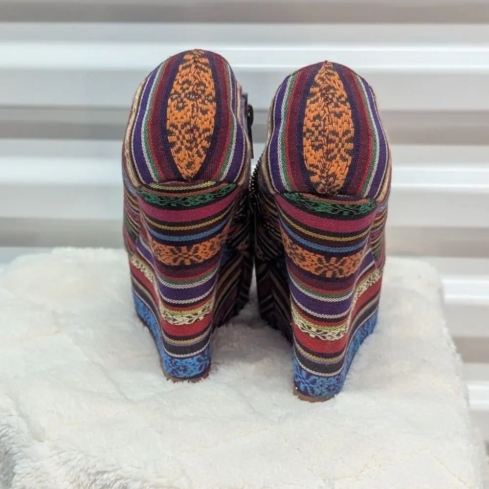 Steve Madden‎ Size 7.5 Fiesta Stripe Embroidered Peep Toe Platform Wedge